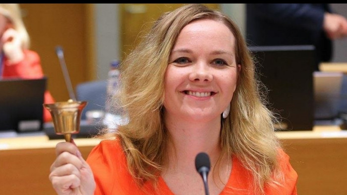 وزيرة فنلندية تعتذر عن استبيان...