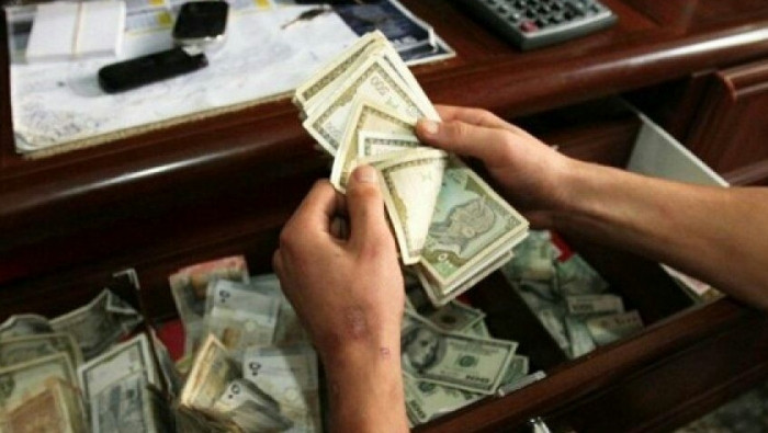 النظام يعدّ مواليه بزيادة اﻷجو...