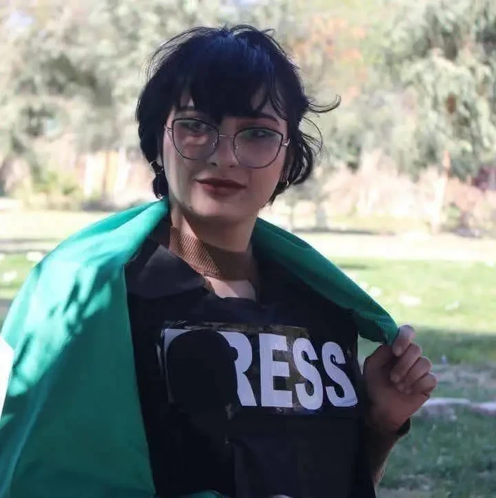 صحفي يكشف ظروف اعتقال الصحفية...