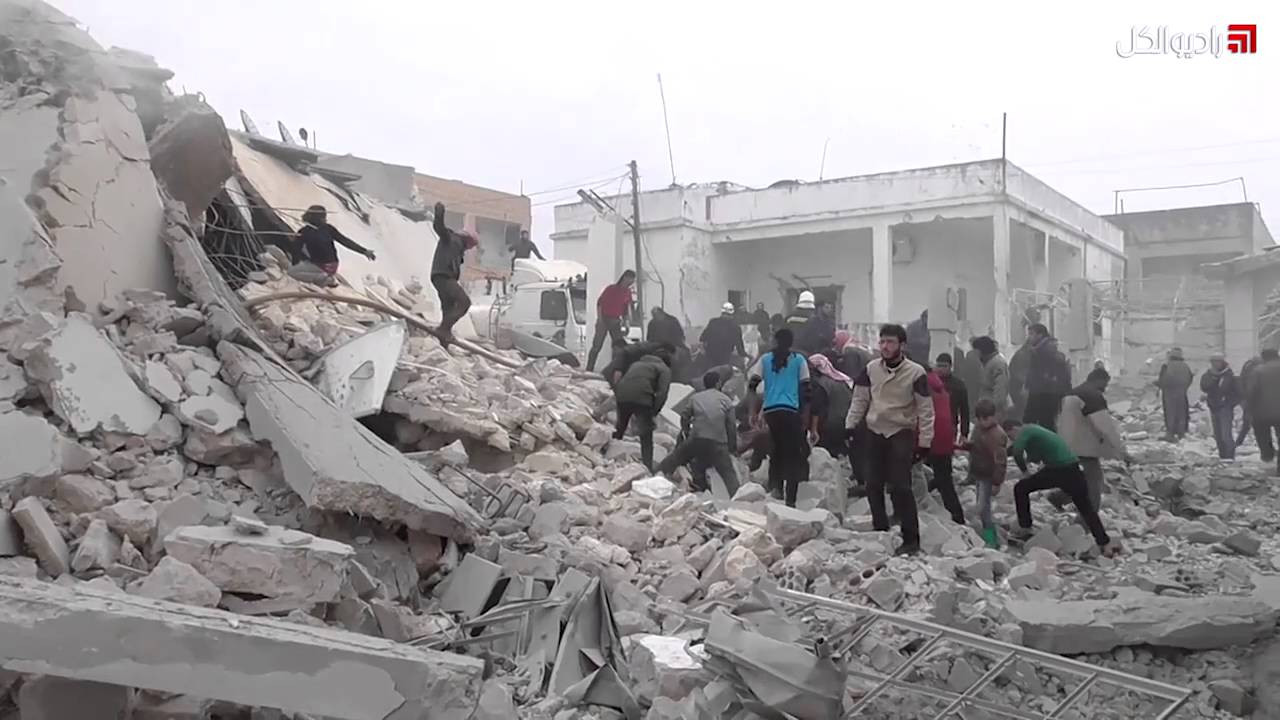 شهداء وجرحى بقصف جوي على سراقب