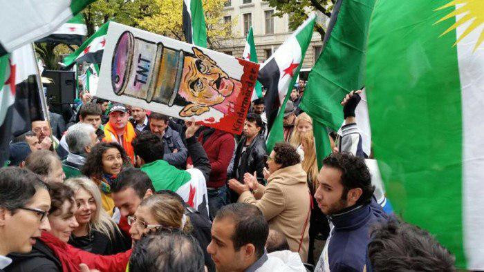 لاجئون سوريون يقاضون مخابرات ا...