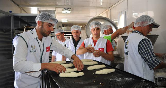 فرن تركي على الحدود يخبز لجراب...