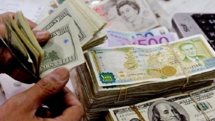 تراجع جديد لليرة السورية أمام...