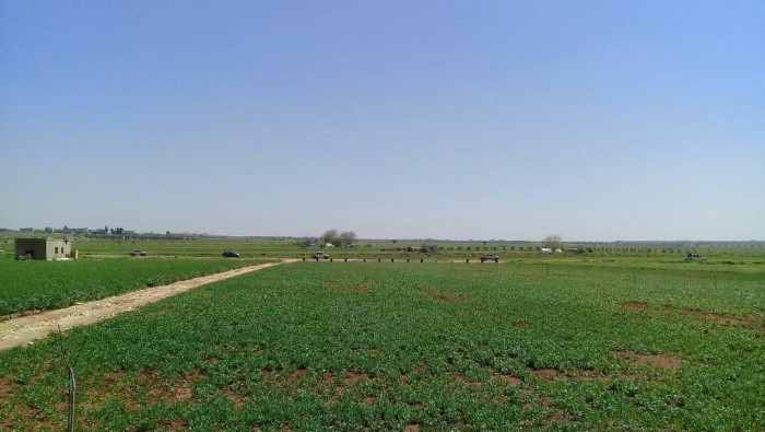 خبراء عسكريون أتراك يعاينون نق...