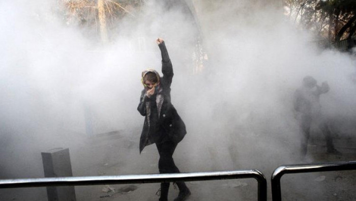 انتفاضة إيران وانعكاساتها على...