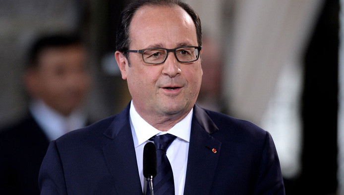 الرئيس الفرنسي يدعو لحل سياسي...