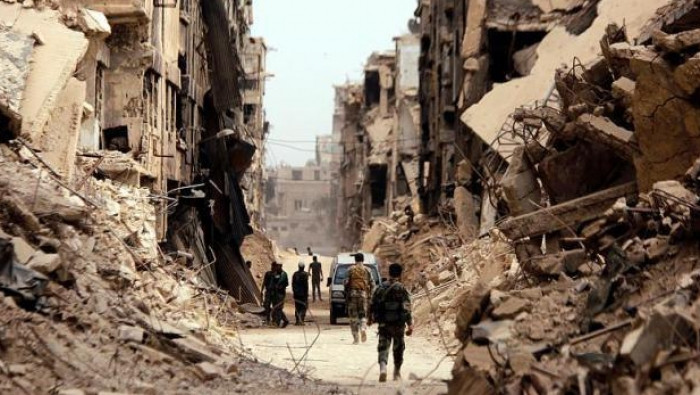 نظام الممانعة يواصل تعفيش مخيم...