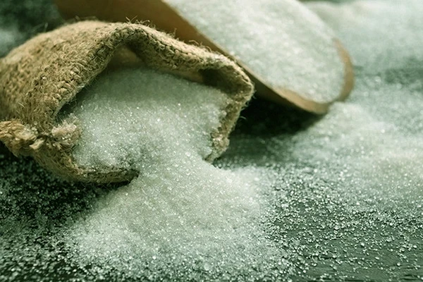 مصادرة 40 طناً من السكر في الر...