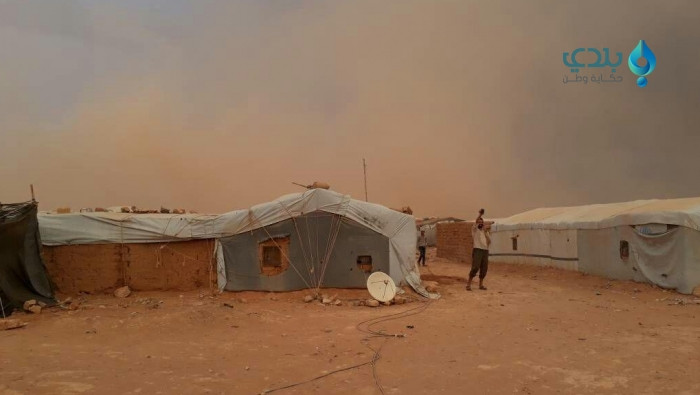 أهالي "الركبان" يطالبون برفع ا...