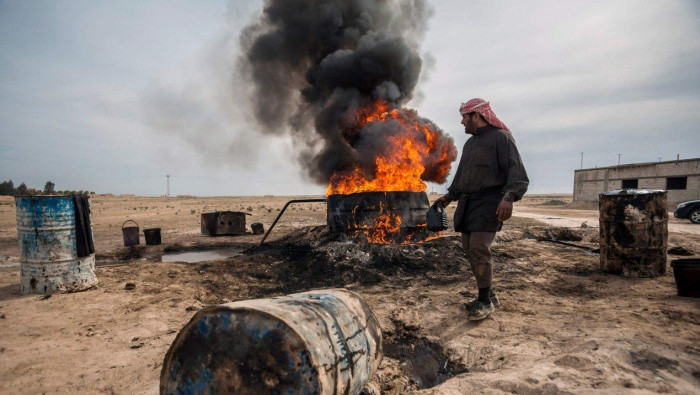 بسبب احتكار النفط.. اشتباكات ب...