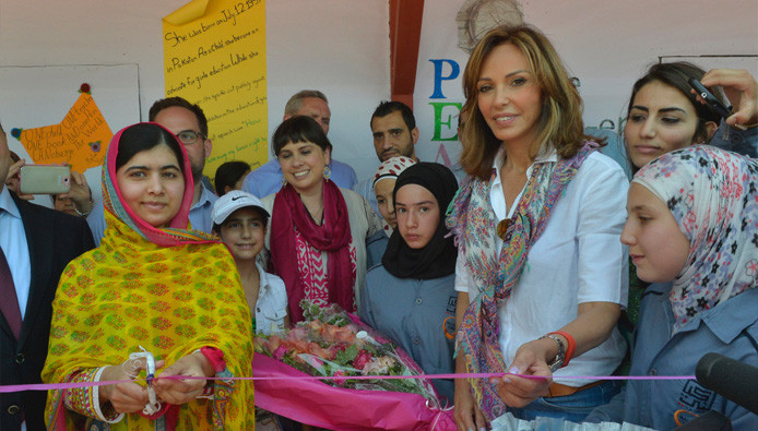 (ملالا يوسف) تحتفل بعيد ميلاده...