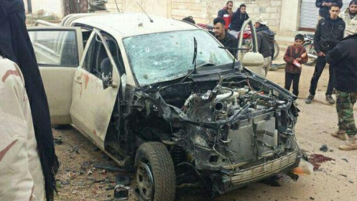 عبوة ناسفة تقتل ثلاثة أشخاص بر...