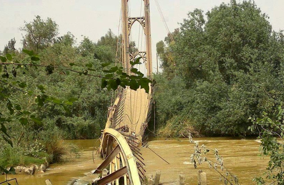 تدمير الجسور وحصار التنظيم يعم...