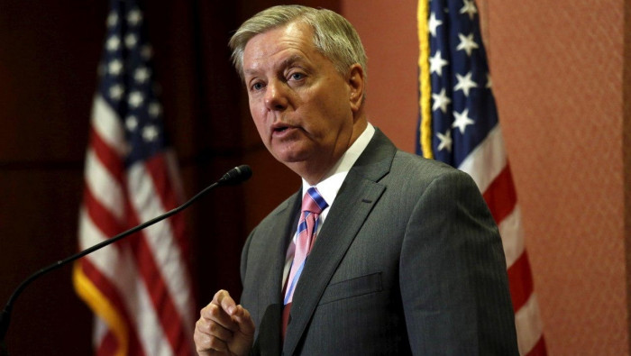 سيناتور أمريكي: طهران تقف وراء...