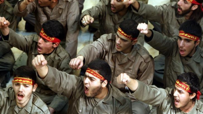 قتيل وجرحى من "الحرس الثوري" ب...