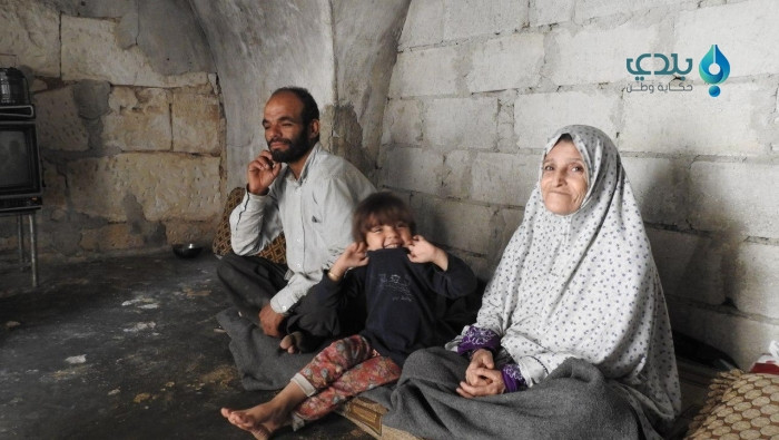 "أرملتان وأم مقعدة وثلاثة معاق...