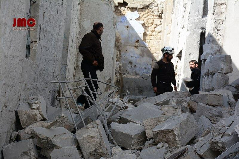 ثلاثة شهداء بقصف جوي على جسر ا...