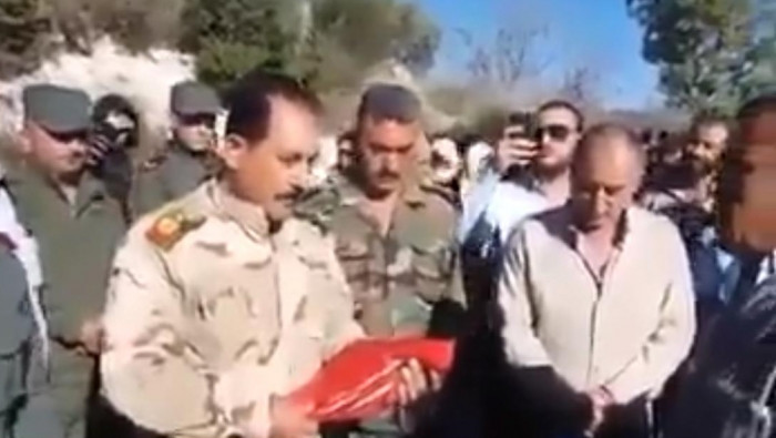 "ضابط" في جيش الأسد يحرف آيات...