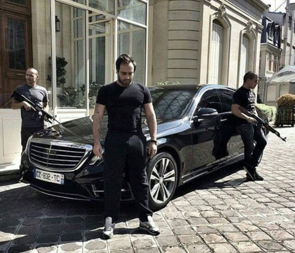 أعمدة النظام ينعمون بالأمان في...