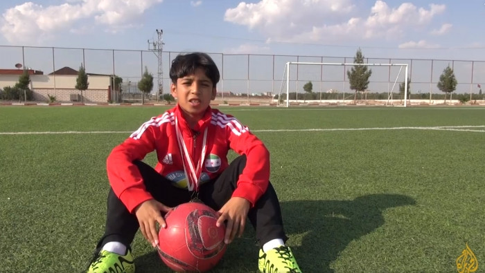 طفل من دير الزور يحصد جائزة أف...