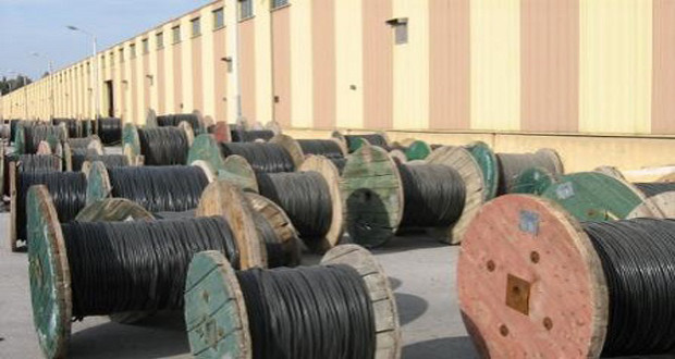 شبيحة الأسد يسرقون محولات الكه...