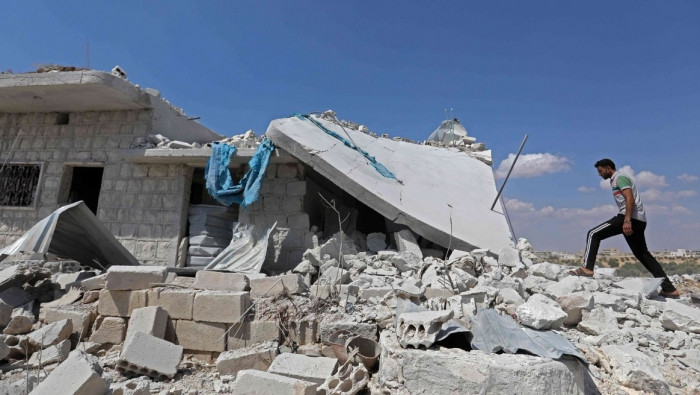 "أوبزيرفر": السوريون يدفعون ثم...