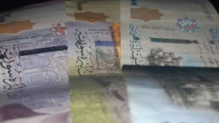 الليرة السورية تعاود الانهيار...