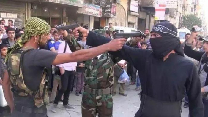 جرحى مدنيون باقتتال فصائلي بري...