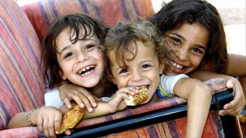 معلمة إيطالية تطالب بقتل أطفال...