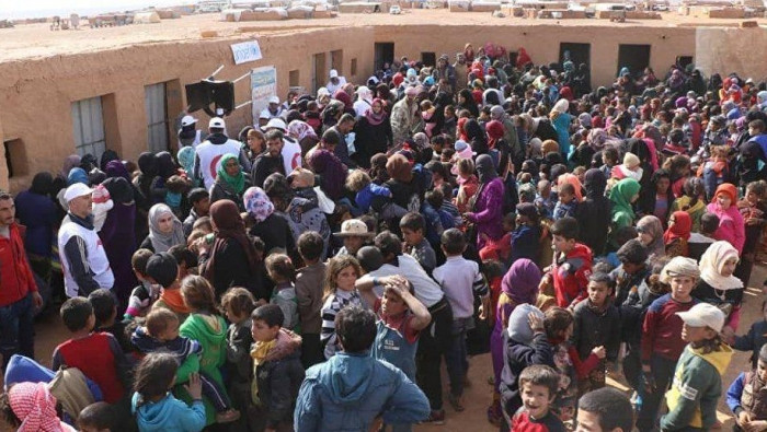 نقص حاد في مياه الشرب بمخيم ال...