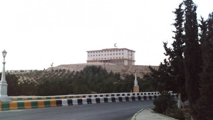 بلدية النظام في دير عطية تمنع...