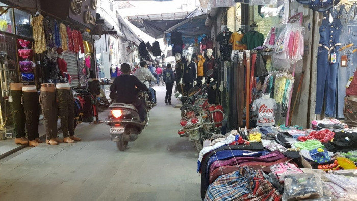 "محلي أعزاز" يحظر ارتداء اللثا...