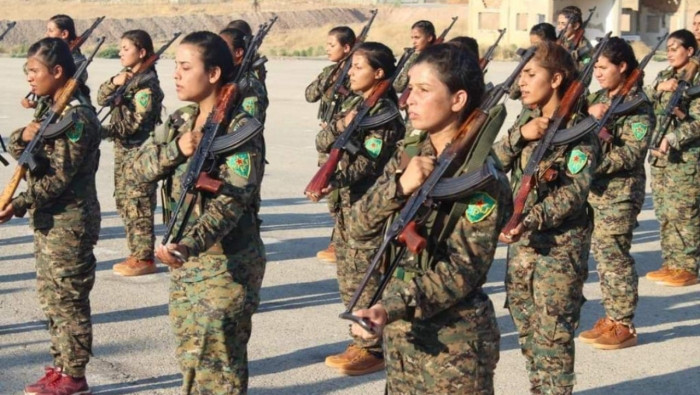 "قسد" تخرّج دورة مقاتلات في ال...