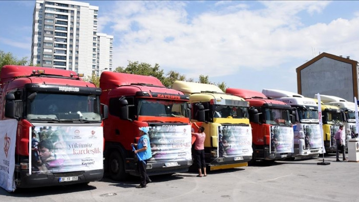 "فلتعش الإنسانية في حلب".. حمل...