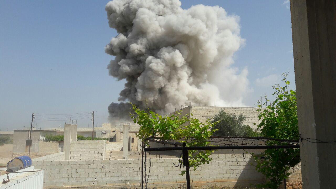 استشهاد خمسة مدنيين بقصف جوي ع...