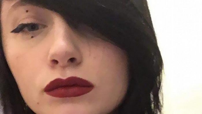 كاد رأسها أن ينفجر.. والسبب صب...