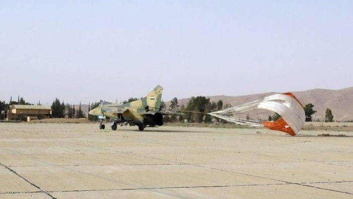 صحيفة إسرائيلية: إيران تنقل إم...