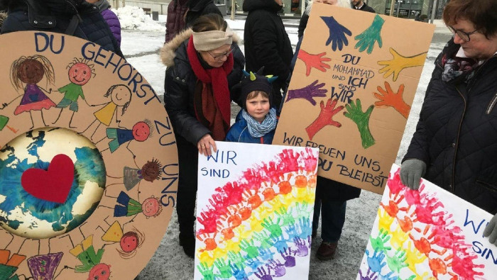 نشطاء ألمان وعرب يحتجون على تر...