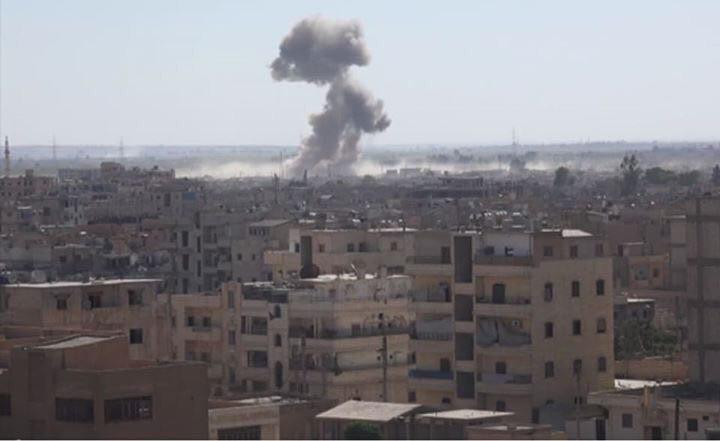 شهداء بالرقة.. وموجة انشقاقات...