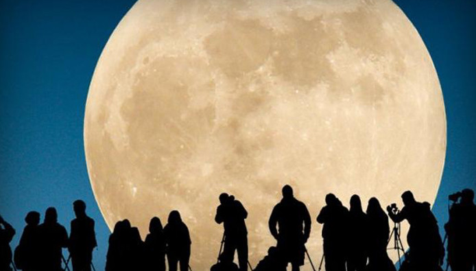 خسوف نادر لـ(القمر العملاق) ال...