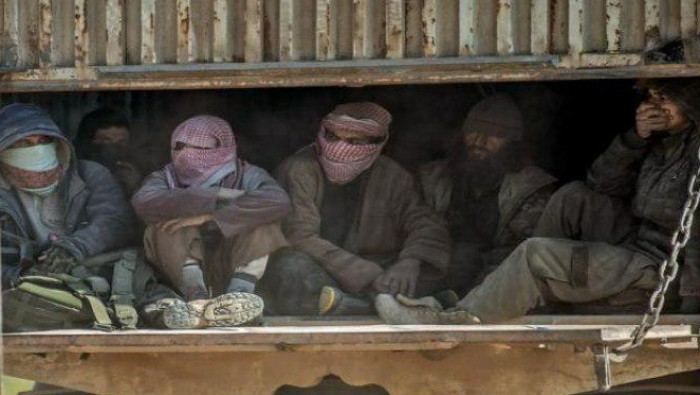 "قسد" تأسر قياديا من "داعش" خل...