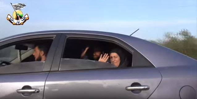 صفقة تبادل تحرر أسيرتين من سجو...