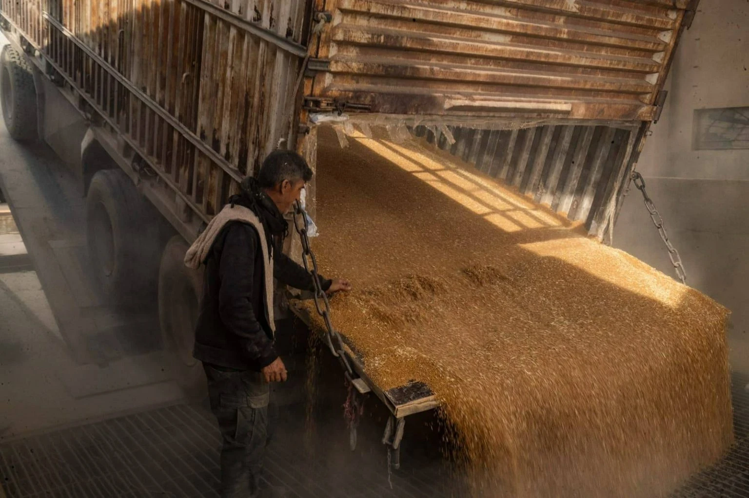 الإدارة الذاتية: استلام 115 أل...