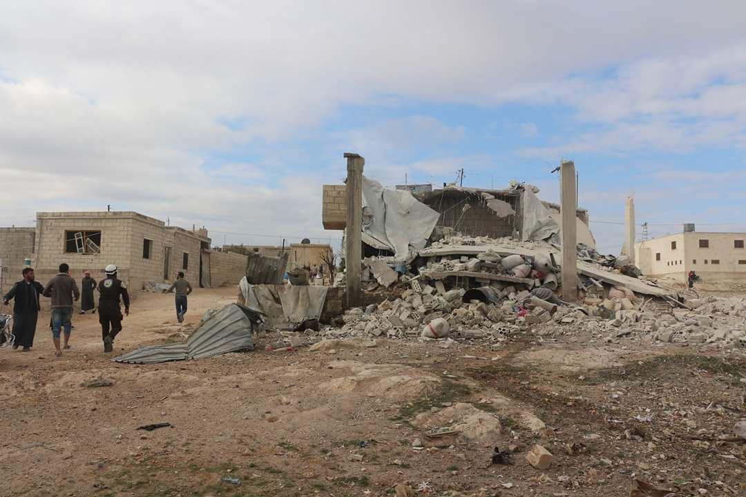 جرحى بقصف جوي على إدلب 