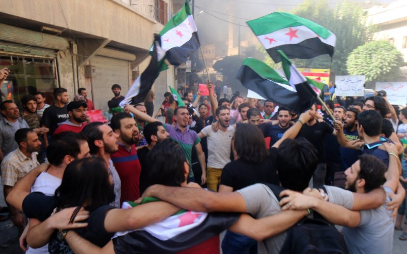 بينما يتردد أوباما.. الثوار ال...