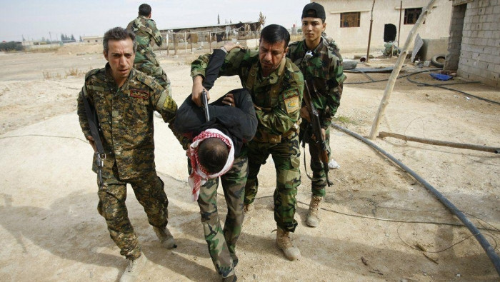 النظام يعتقل عشرات الشبان والن...