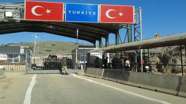 تركيا تعيد فتح معبر باب الهوى...