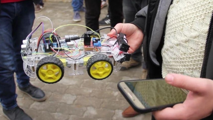 في إدلب.. طالب يصمم سيارة والت...