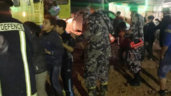 الدفاع المدني الأردني ينقذ 80...