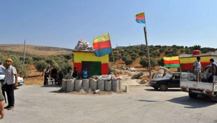 من يستهدف حواجز "الوحدات الكرد...